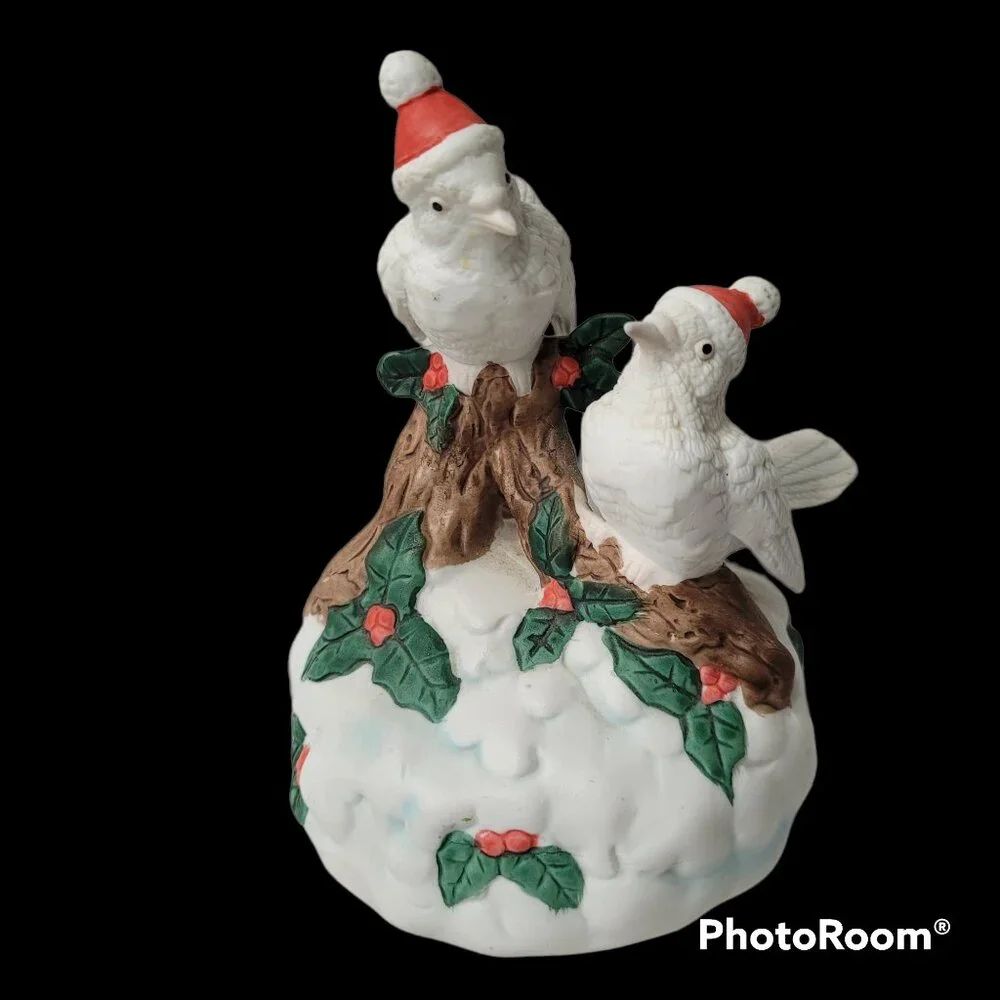 Dove Snowbirds Musical Figurine Christmas Mistle Toe Deck the Halls Song Vintage